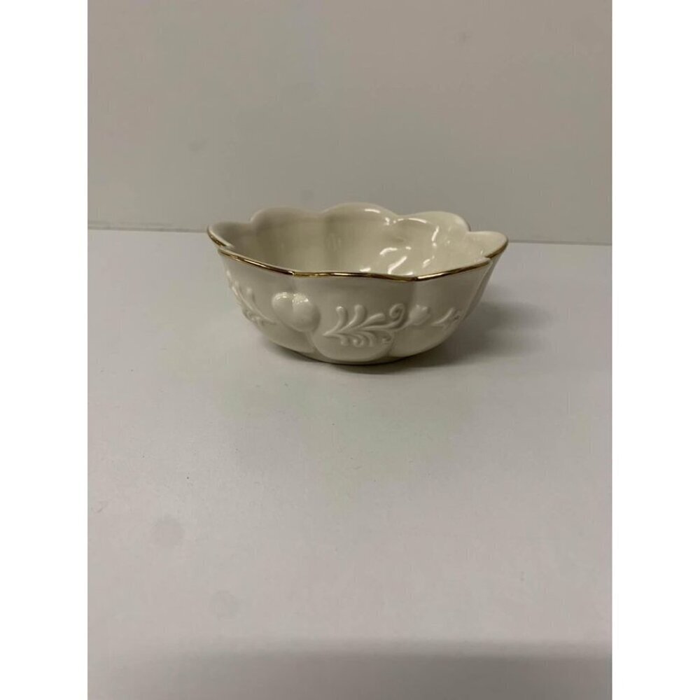 Lenox Ivory And Gold Heart Collection 4 inch Scalloped Bowl - Picture 4 of 4